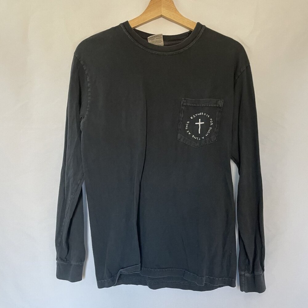 Comfort Colors Long‎ Sleeve T-Shirt With Esther 4:14 Graphic In Charcoal women's
